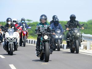 Brum! Sambil Motoran, Jokowi Tinjau Persiapan MotoGP Mandalika