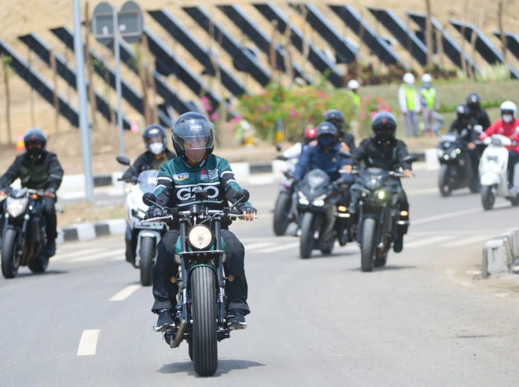 Jokowi di Mandalika: Naik Motor hingga Tinjau Fasilitas untuk MotoGP