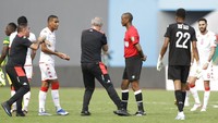Momen itu bikin Tunisia mengamuk. Terlihat official tim protes keras ke wasit. Kekalahan 0-1 pada akhirnya ditelan Tunisia. Hasil itu membuat Tunisia gagal meraih poin di laga perdana Piala Afrika. Sementara Mali berada di posisi kedua Grup F, di bawah Gambia.