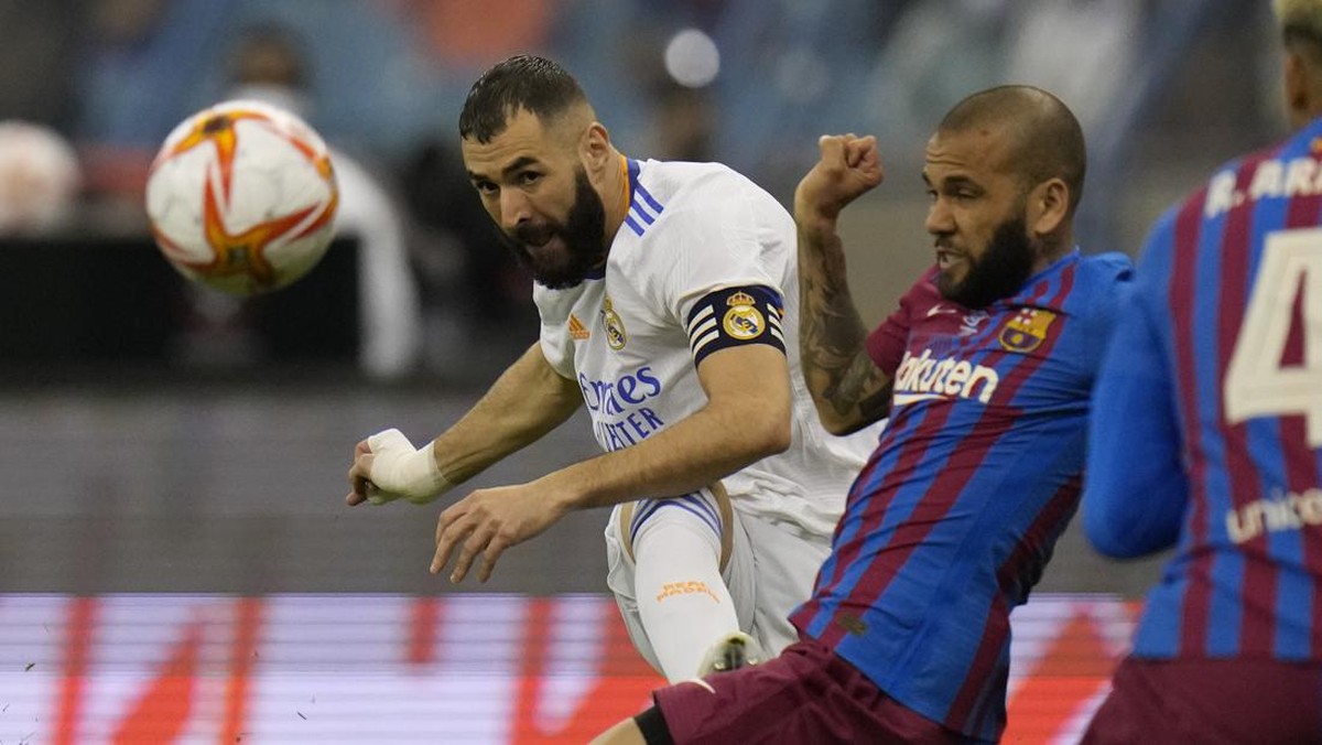 Barcelona vs Real Madrid di Piala Super Spanyol 2022. (Foto: AP/Hassan Ammar)