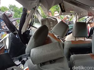 Mobil Tertabrak Kereta Tewaskan 4 Orang di Probolinggo, 2 Korban Terlempar