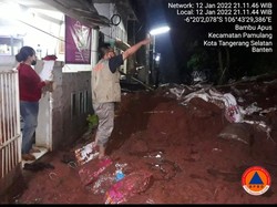 Tebing 8 Meter di Tangsel Longsor Usai Diguyur Hujan Deras Tadi Malam