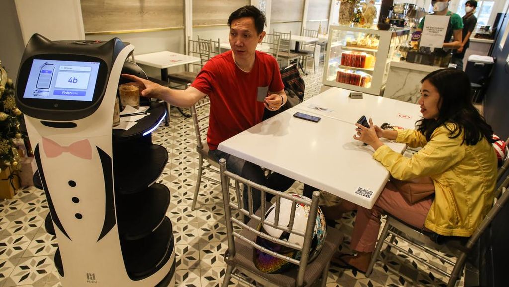 Makanan di Kedai Kopi Ini Dianter Pake Robot!