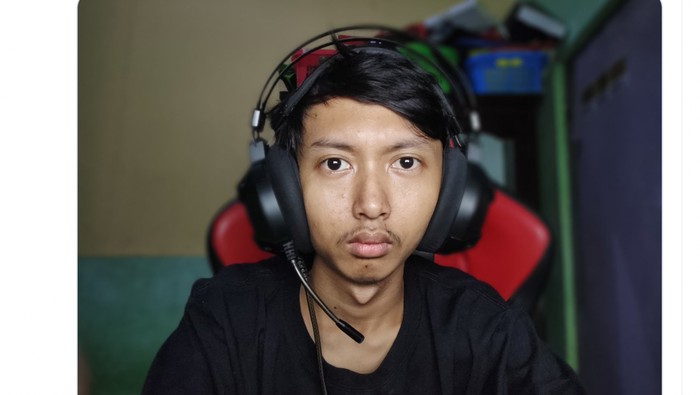 Meme selfie langka Ghozali Meme selfie langka Ghozali