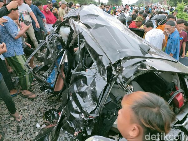 Mobil Vs Kereta di Probolinggo Tewaskan 4 Orang