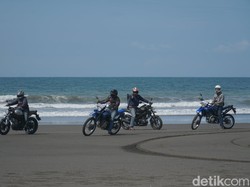 Momotoran di Hitamnya Pasir Pasut Bali
