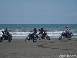 Momotoran di Hitamnya Pasir Pasut Bali Momotoran di Hitamnya Pasir Pasut Bali