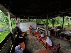 Di Jambi, Siswa SDN 217 Pamenang Belajar di Bangunan Reyot, Kok Bisa ?