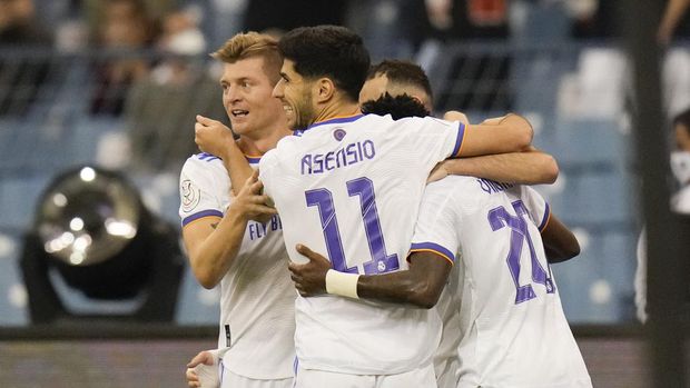 Real Madrid's players celebrate after a goal during the Spanish Super Cup semi final soccer match between Barcelona and Real Madrid at King Fahd stadium in Riyadh, Saudi Arabia, Wednesday, Jan. 12, 2022. (AP Photo/Hassan Ammar)