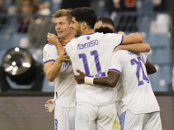 Real Madrid's players celebrate after a goal during the Spanish Super Cup semi final soccer match between Barcelona and Real Madrid at King Fahd stadium in Riyadh, Saudi Arabia, Wednesday, Jan. 12, 2022. (AP Photo/Hassan Ammar)