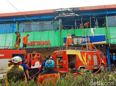 Ruko Kantor Cabang BRI Pasar Kliwon Kudus Terbakar