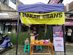 Keren Pisan! Warga Bandung Bagi-bagi Makanan Gratis Tiap Hari