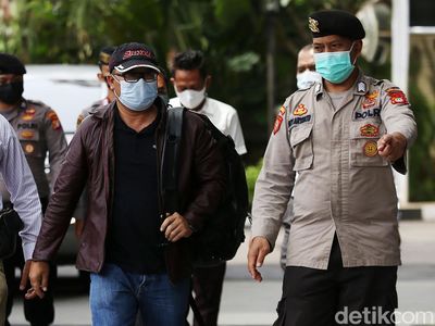 Tiga Orang Terkait OTT Bupati Abdul Gafur Tiba di KPK