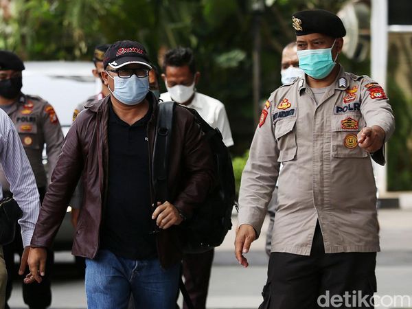 Tiga Orang Terkait OTT Bupati Abdul Gafur Tiba di KPK
