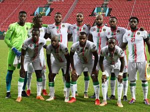 Piala Afrika: Panitia Salah Putar Lagu Terus, Pemain Disuruh Nyanyi Sendiri Piala Afrika: Panitia Salah Putar Lagu Terus, Pemain Disuruh Nyanyi Sendiri