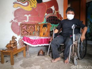 Kreatif! Difabel di Kudus Bikin Patung-Ukiran Wajah dari Limbah Kayu
