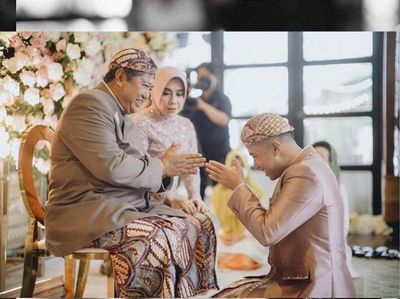 Sungkeman dan Siraman Vidi Aldiano Jelang Nikahi Sheila Dara Aisha