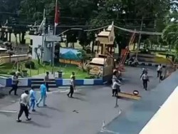 Sajam yang Dibawa Pria Hendak Serang Polisi Polres Lumajang Pisau Dapur