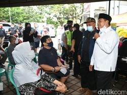Tinjau Vaksinasi Booster di Bogor, Wagub Uu Ajak Pengusaha Bantu Warga