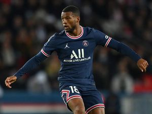 Dear Arsenal, Cobalah Dekati Wijnaldum