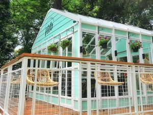 5 Kafe Instagramable di Bandung, Nuansa Pantai hingga Rumah Kaca