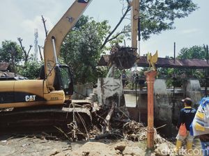 Wuih! Sampah Sebanyak 20 Truk Diangkut dari Bendung Soka Klaten Wuih! Sampah Sebanyak 20 Truk Diangkut dari Bendung Soka Klaten