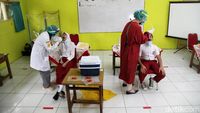 Ragam Ekspresi Siswa SD di Jakarta Saat Tes Usap Massal