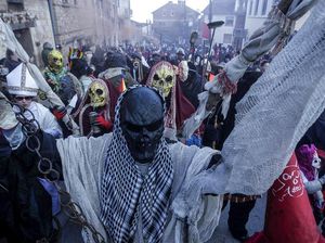 Corona Belum Reda, Karnaval di Negara Ini Dipenuhi Ratusan Warga Corona Belum Reda, Karnaval di Negara Ini Dipenuhi Ratusan Warga