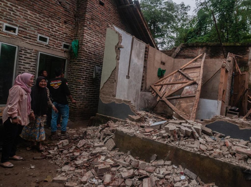 Penampakan Kerusakan Bangunan di Lebak Akibat Gempa M 6,6