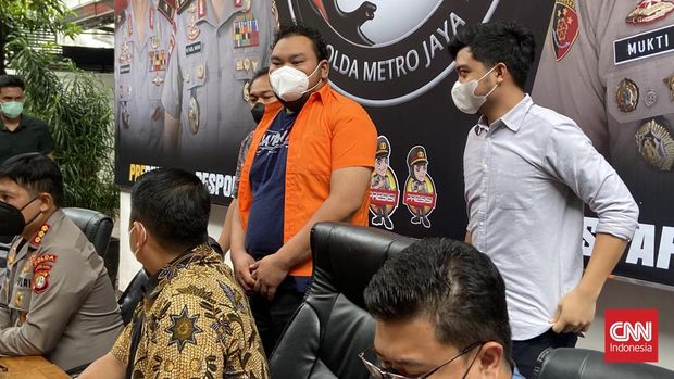 Komedian atau komika Fico Fachriza ditetapkan sebagai tersangka kasuspenyalahgunaan narkotika jenis tembakau sintetis.