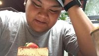 10 Potret Fico Fachriza Saat Makan di Warung dan Beli Kue Ultah