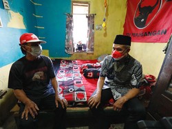 Bantu Renovasi Rumah Kader PDIP, Ganjar: Mudah-mudahan Manfaat