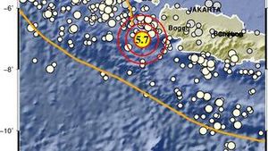 Potret Kepanikan Warga Jakarta Diguncang Gempa Kuat