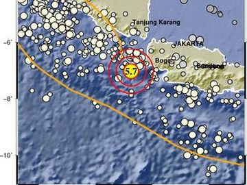 Potret Kepanikan Warga Jakarta Diguncang Gempa Kuat