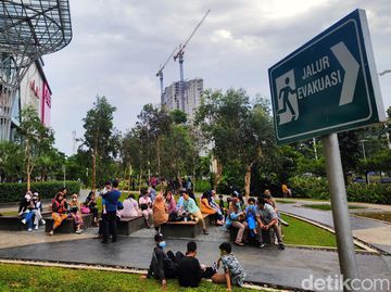 Gempa Goyang Jakarta, Warga Berhamburan ke Luar Gedung