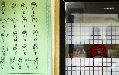 Ikhtiar Bu Guru Mengangkat Derajat Tunarungu