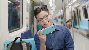 8 Alasan Cowok Lama Balas Chat Pacar, Ada yang Bikin Nyesek & Overthinking