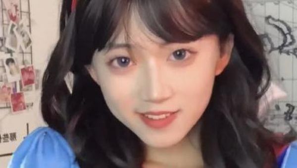 Jangan Kaget, Ini Wajah Asli Selebgram Cantik yang Terungkap karena Filter Eror