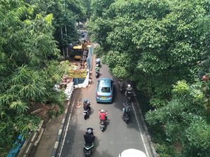 detikcom Do Your Magic: Galian PLN Biang Macet Jl TB Simatupang Mengecil
