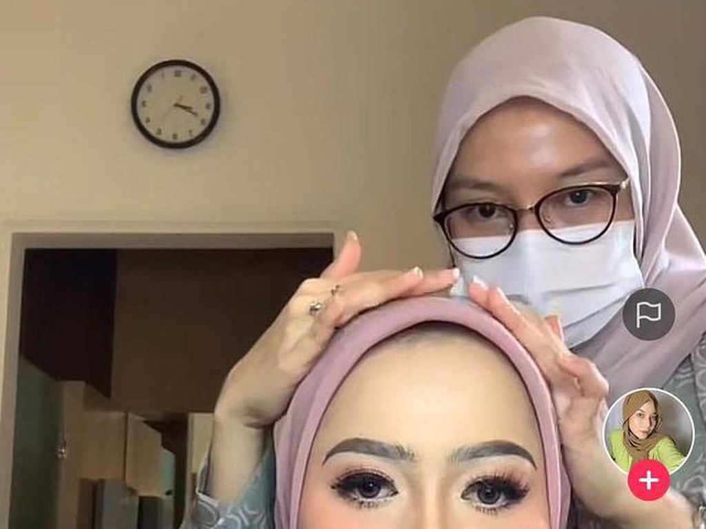 Viral Kisah Sedih MUA Harus Tetap Makeup Pengantin di Hari Ayahnya Meninggal Viral Kisah Sedih MUA Harus Tetap Makeup Pengantin di Hari Ayahnya Meninggal