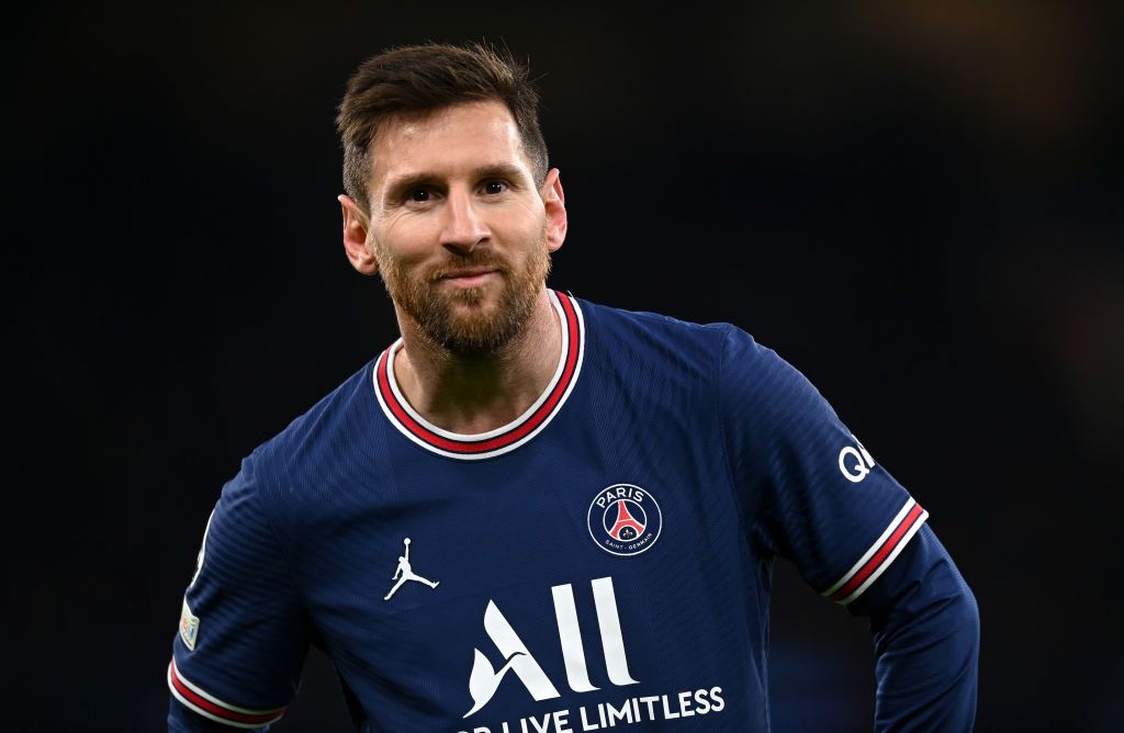 MANCHESTER, ENGLAND - NOVEMBER 24:  Lionel Messi of Paris Saint-Germain looks on during the UEFA Champions League group A match between Manchester City and Paris Saint-Germain at Etihad Stadium on November 24, 2021 in Manchester, England. (Photo by Shaun Botterill/Getty Images)