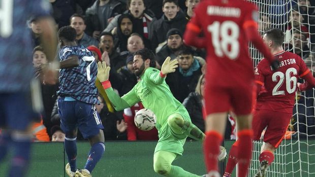 Arsenal's Bukayo Saka fails to score in front of Liverpool's goalkeeper Alisson during the EFL Cup semifinal, first leg soccer match between Liverpool and Arsenal at the Anfield Stadium in Liverpool, Thursday, Jan.13, 2022.(AP Photo/Jon Super)