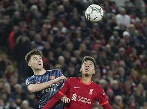 Piala Liga Inggris: 10 Pemain Arsenal Tahan Liverpool Piala Liga Inggris: 10 Pemain Arsenal Tahan Liverpool