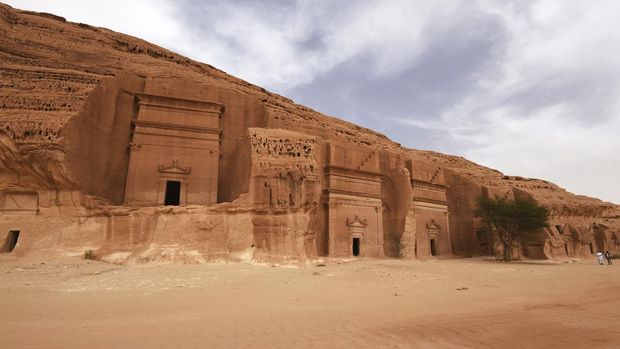 A picture taken on March 31, 2018 shows tombs at Madain Saleh, a UNESCO World Heritage site, near Saudi Arabia's northwestern town of al-Ula. - Al-Ula, an area rich in archaeological remnants, is seen as a jewel in the crown of future Saudi attractions as the austere kingdom prepares to issue tourist visas for the first time -- opening up one of the last frontiers of global tourism. Saudi Crown Prince Mohammed bin Salman is set to sign a landmark agreement with Paris on April 10, 2018 for the touristic and cultural development of the northwestern site, once a crossroads of ancient civilisations. (Photo by FAYEZ NURELDINE / AFP)