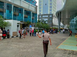 Penampakan Pegawai KKP Berhamburan karena Gempa Kencang di Jakarta