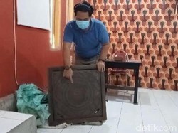 Sopir Angkot di Probolinggo Terekam CCTV Curi Besi Penutup Selokan