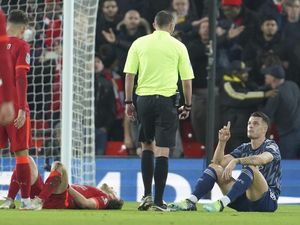 Duh, Xhaka Doyan Banget Kartu Merah