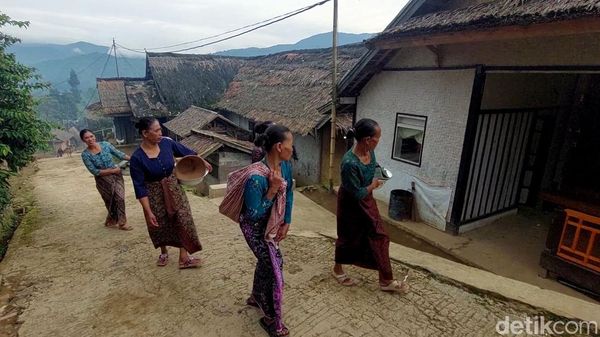 Potret Warga Ciptagelar Merawat Tradisi di Tengah Modernisasi