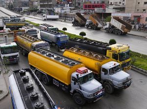 Krisis Ekonomi, Pekerja di Lebanon Mogok Kerja hingga Blokir Jalan