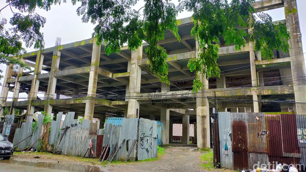 Potret Mangkraknya Proyek RS Batua Imbas Kasus Korupsi Rp 22 M Potret Mangkraknya Proyek RS Batua Imbas Kasus Korupsi Rp 22 M